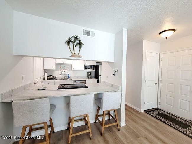 Building Photo - 225 S Tropical Trail