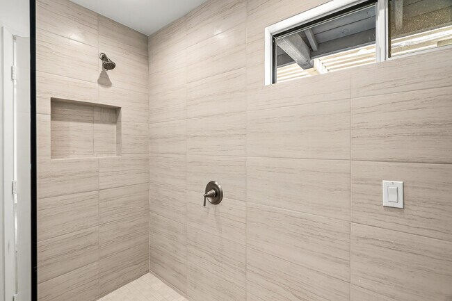 Building Photo - 912 N Camino Condor