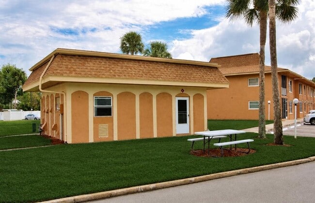 Building Photo - 12760 Indian Rocks Rd