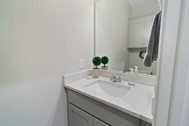 Downstairs Half Bath - 2509A Solon Dr