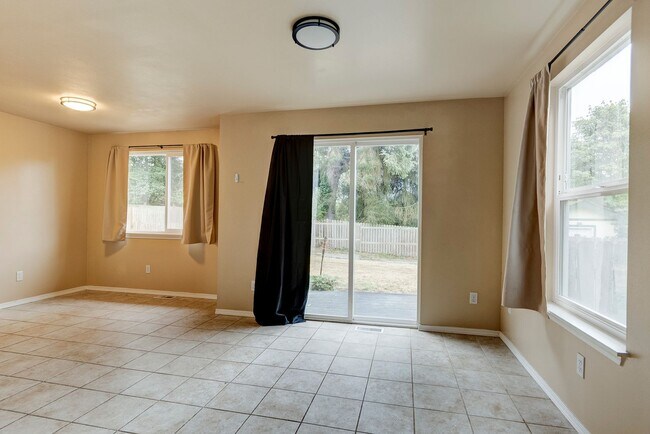 Building Photo - Charming Admirals Cove Home with Bonus Roo...