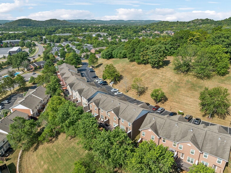Building Photo - 1614 Brentwood Pointe