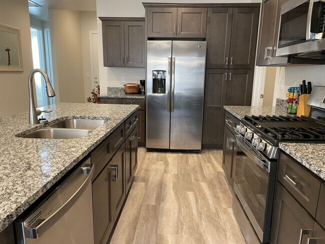 Building Photo - Great home located in Hurricane!