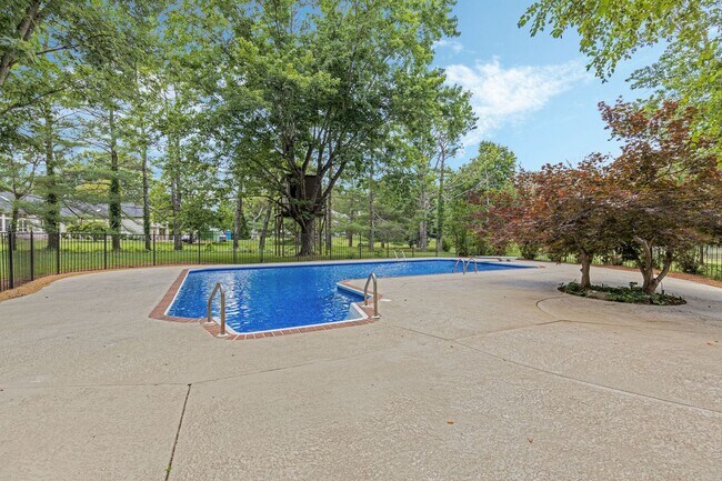 Building Photo - AVAILABLE NOW-- 4-Bed/5-Bath in the heart ...