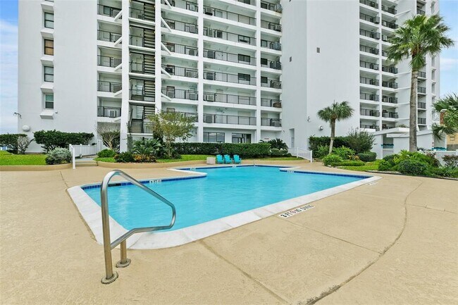 Building Photo - 7310 Seawall Blvd