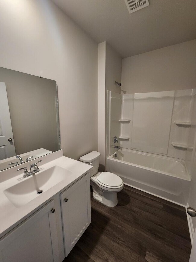Building Photo - 227 Londonshire Dr