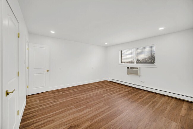 Building Photo - 8936 N Parkside Ave