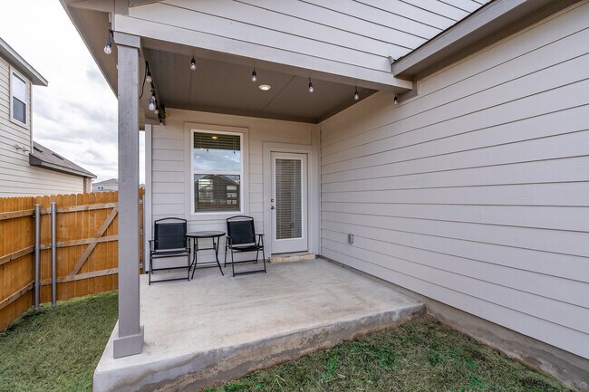 Building Photo - 848 Long Run