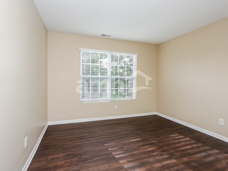 Building Photo - 605 Country Brook Ln