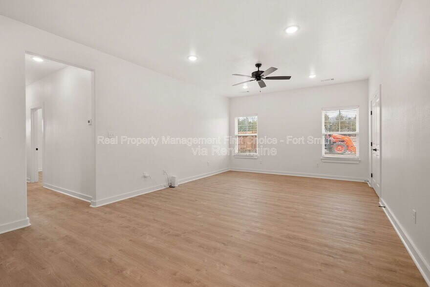 Building Photo - 8620 Cantera Dr