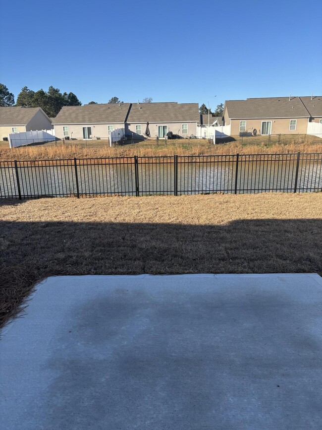 Building Photo - 372 Acorn St