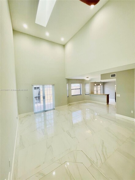 Building Photo - 11325 SW 9th Ct