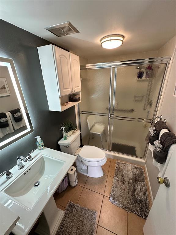 Building Photo - 655 Woodlawn Dr