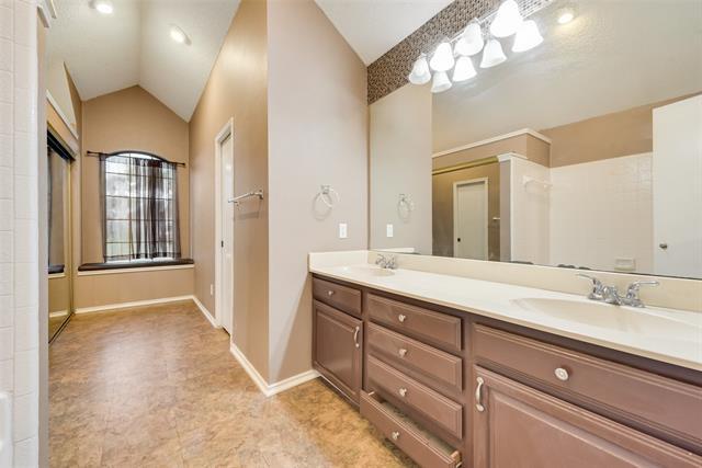 Building Photo - 5034 Hearthcrest Dr