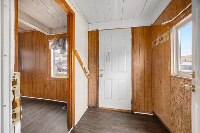 Building Photo - 121 S Clay St