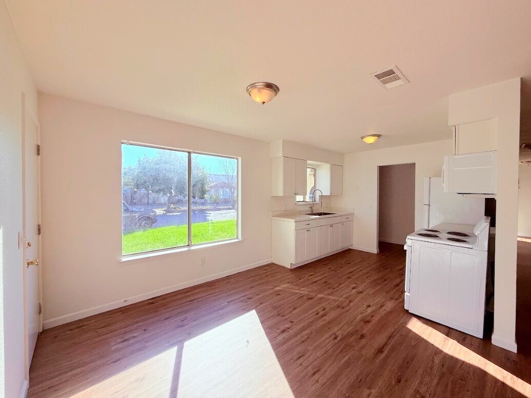 Building Photo - 1351 Virginia St