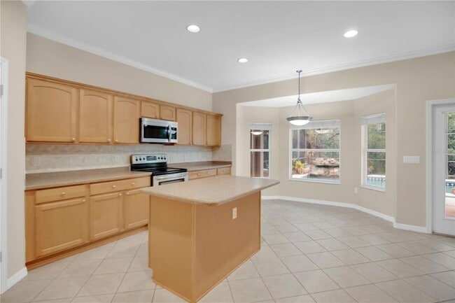 Building Photo - 2615 Lakemoor Dr