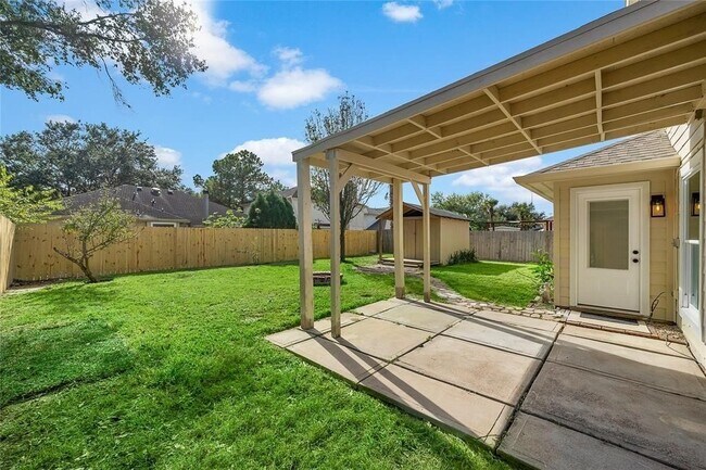 Building Photo - 22823 Tara Way Dr