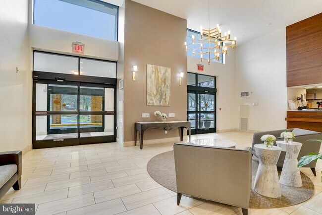 Building Photo - 2300 Pimmit Dr