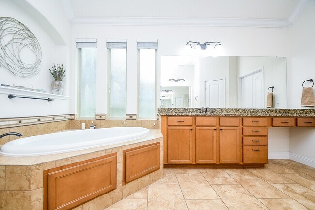 Building Photo - 28426 Rolling Ridge Dr