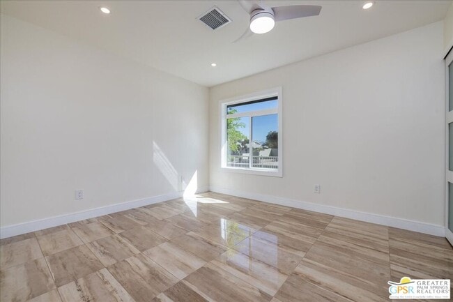 Building Photo - 372 E Molino Rd