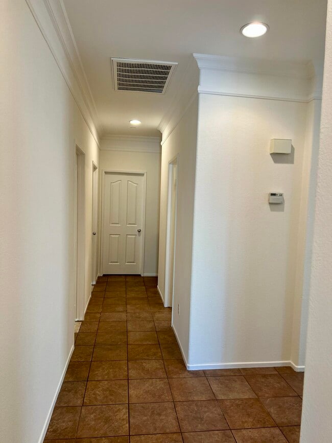 Building Photo - 728 Mira Grande