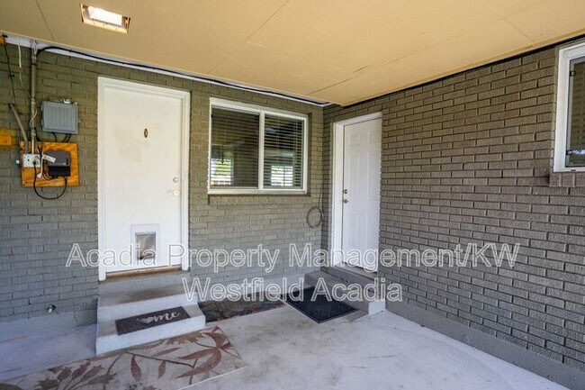 Building Photo - 542 150 E