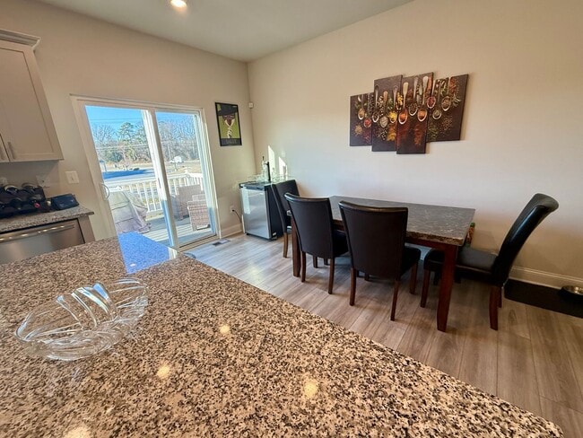 Building Photo - Plantation Lakes a golf community with numerous amenities for residents to enjoy.