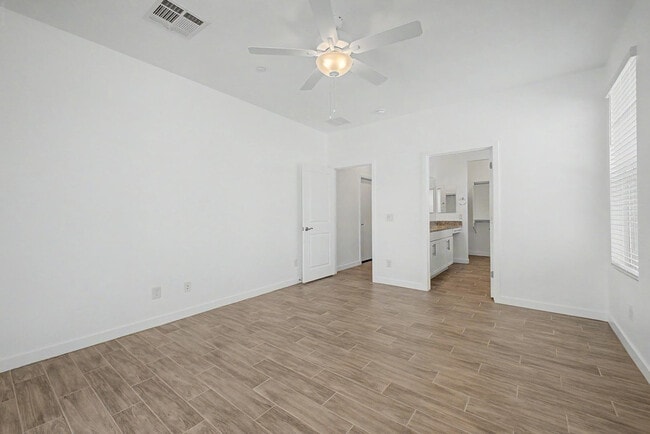 Building Photo - 6232 E University Dr