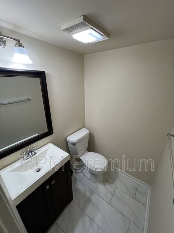 Building Photo - 5268 S Brightside View Dr