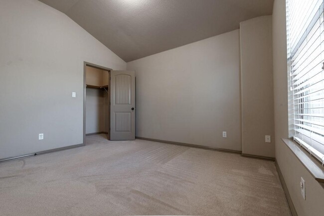 Building Photo - 1509 Greenside Dr