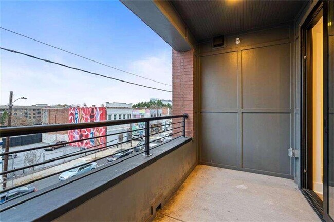 Building Photo - 346 Peters St SW