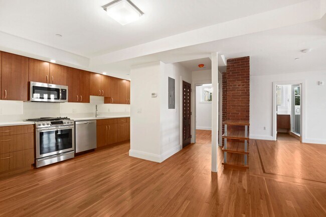 Primary Photo - 165 Winthrop Rd