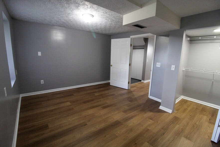 Building Photo - 2127 Deerfield Pl