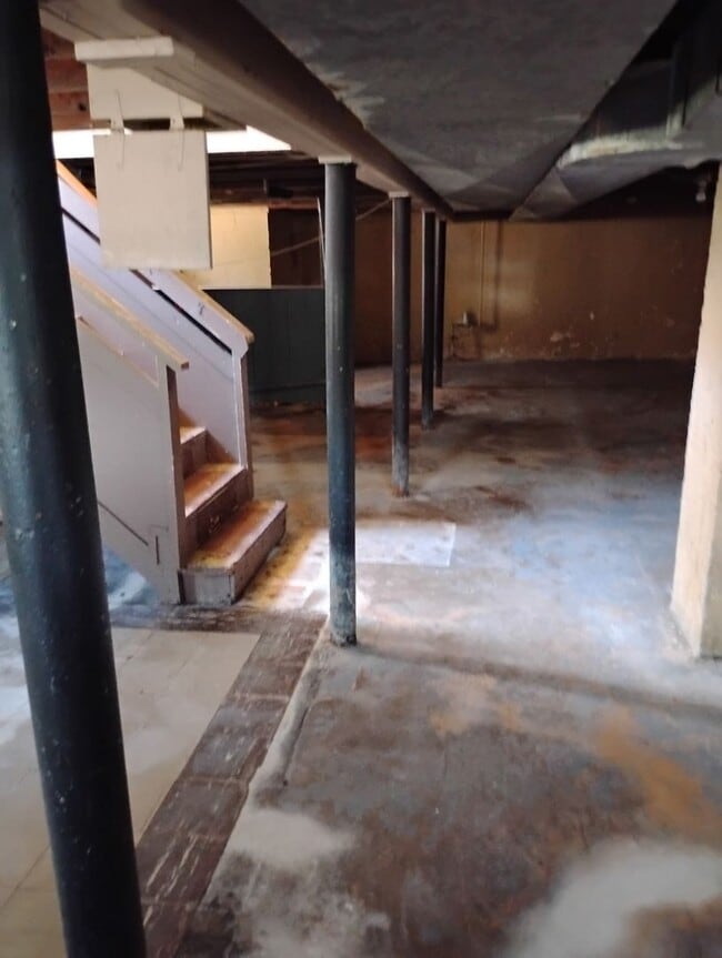 Building Photo - 3125 Kenwood St