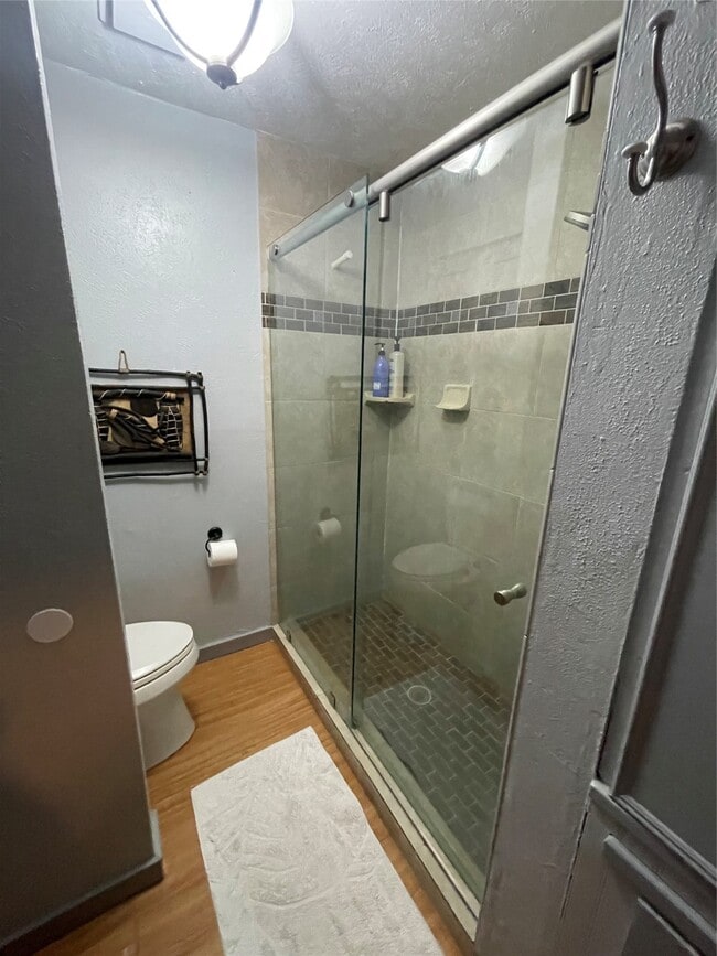 Building Photo - 204E Lakeview Ter