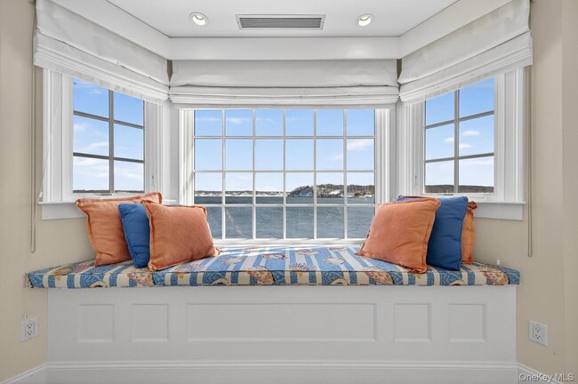 Building Photo - 336 Mariposa Dr