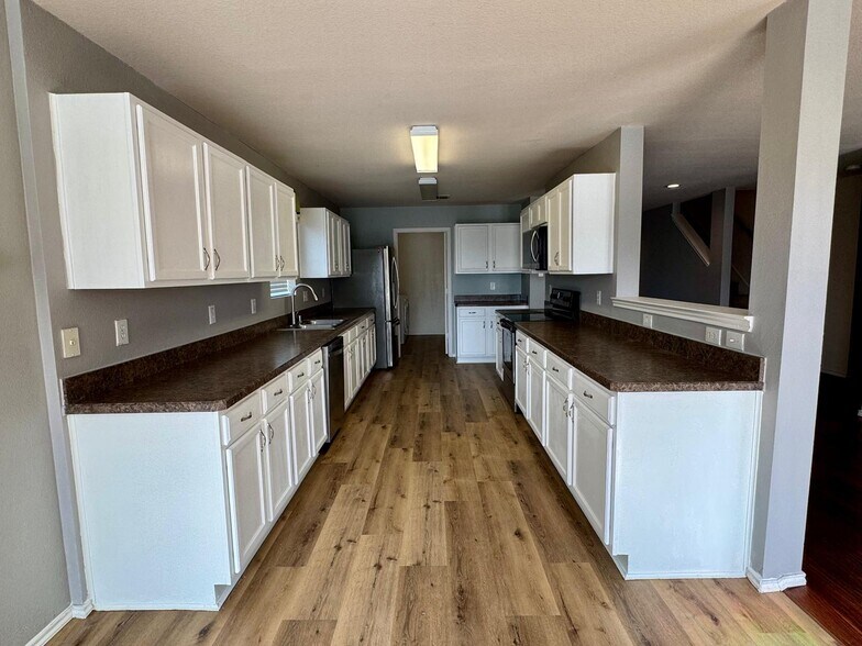 Building Photo - 13287 Fowler Dr