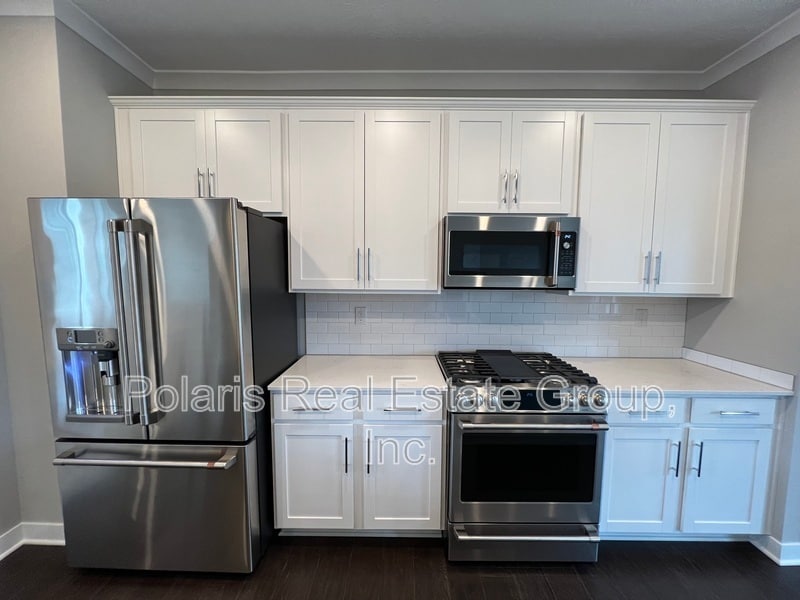 Building Photo - 635 Golborne St