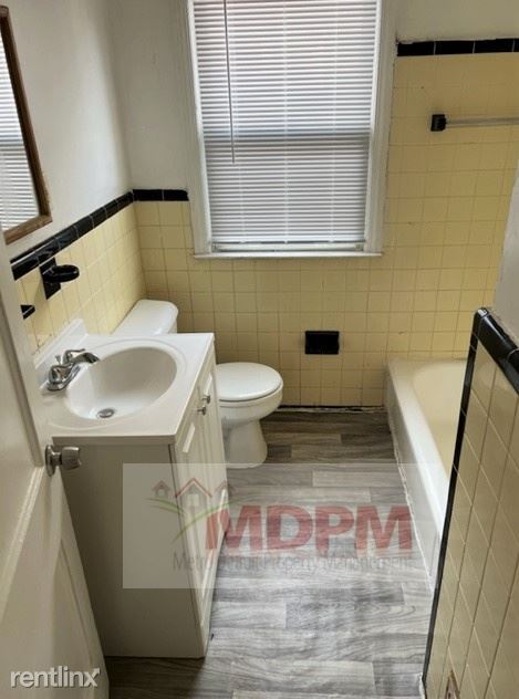 Building Photo - 3 br, 1 bath House - 18261 Stahelin Ave