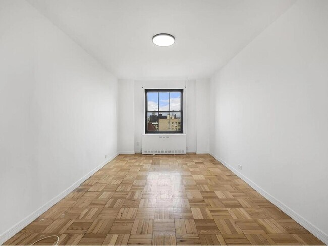 Building Photo - 325 Clinton Ave