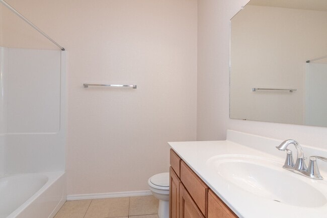Building Photo - End Unit Townhouse Available Now!