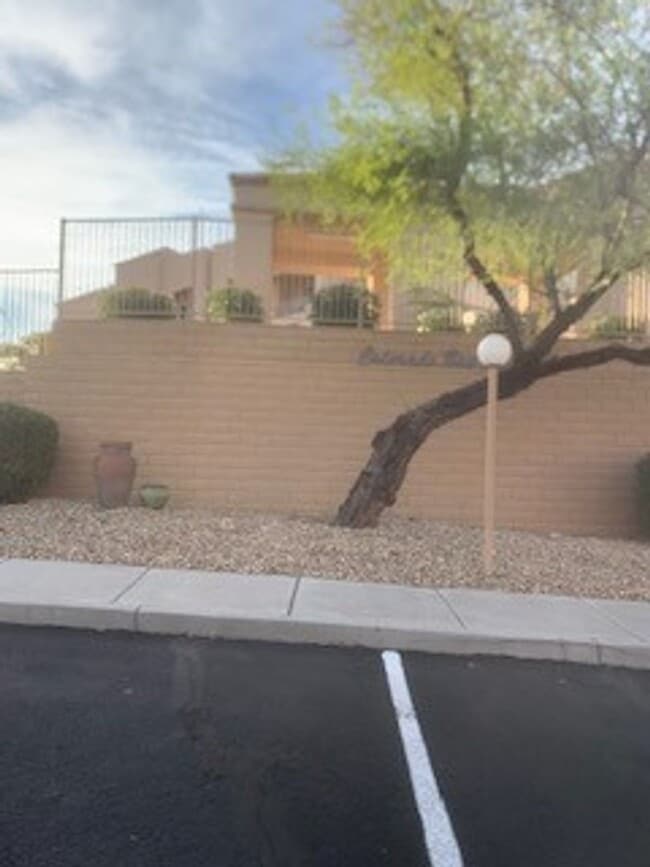 Building Photo - Update unit!!