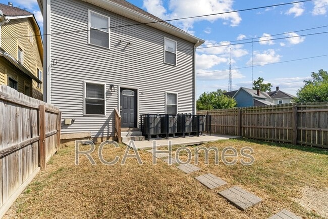 Building Photo - 118 N State Ave