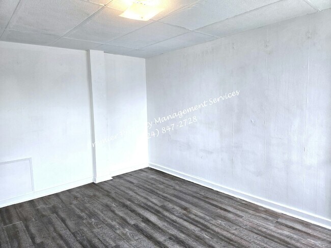Building Photo - 415 N Main St