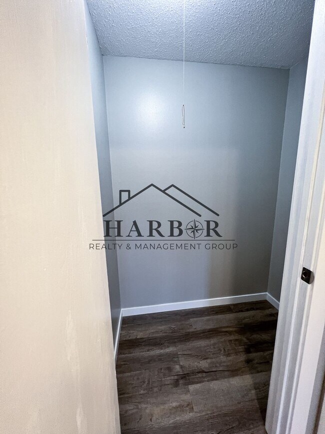 Building Photo - 1 Bedroom 1 Bath - New Avon - SPECIAL: App...