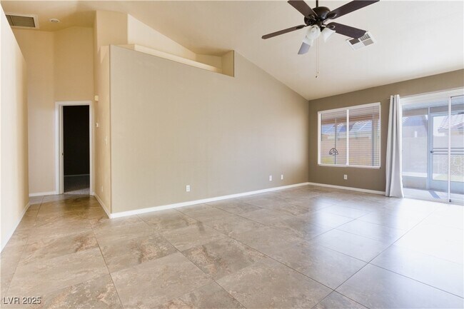 Building Photo - 4633 Califa Dr