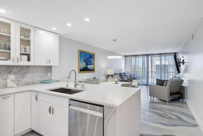 Building Photo - 12 Royal Palm Way