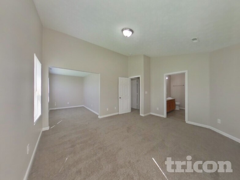 Building Photo - 2337 Middle View Dr