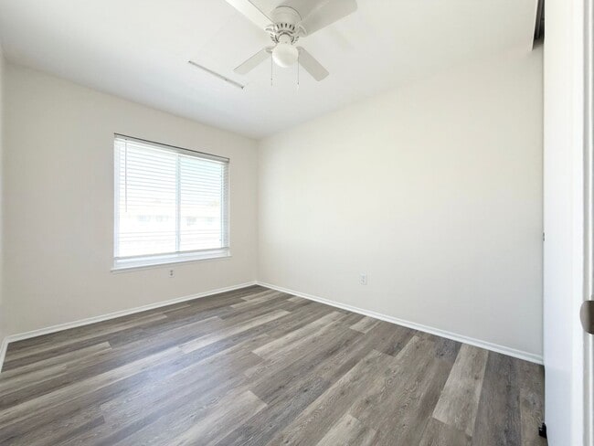 Building Photo - Spacious Townhome in Desirable Tiburon Community!